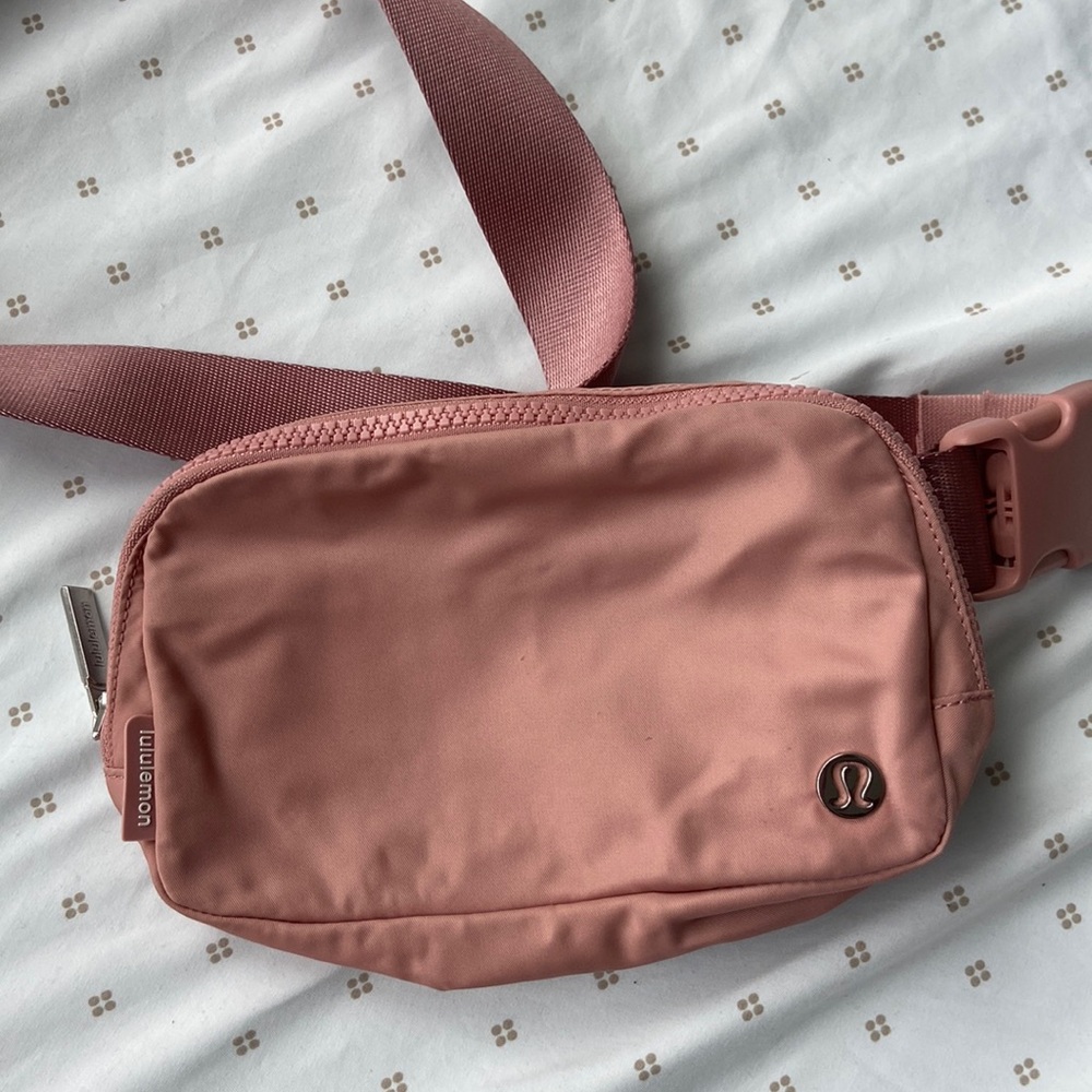 Lulu lemon belt bag